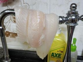 龙利鱼洗干净沥干水分备用