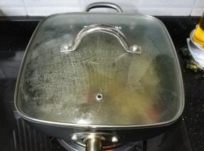 加入一粒浓汤宝盖上盖子煮十分钟