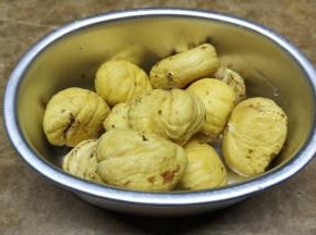 粟子处理好，海参泡发好备用