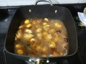 倒入没过食材的水