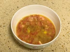 鸡蛋打散，加入调料1以及番茄内瓤块和汁水搅匀。