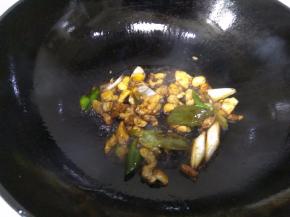 翻炒至全部变色