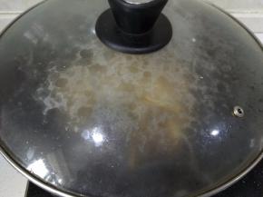 大火烧开，调中小火，盖上锅盖，焖煮5分钟
