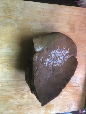 想吃的时候取出来切成片，倒点醋，切点香葱就可以了……