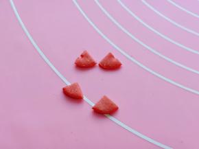 再切一刀，也就是一片圆形切出四份。