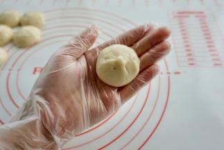 用虎口收好，掐掉小尖或按回去