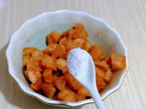 按个人口味加入盐。