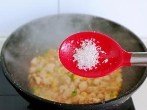 加入白砂糖提鲜。