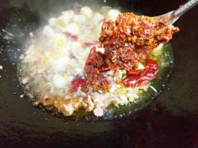 放豆瓣酱炒红油
