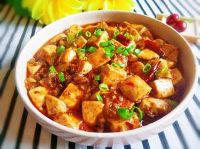 出锅装盘，可以吃啦！