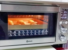 放入烤箱中层37°二次发酵20分钟。