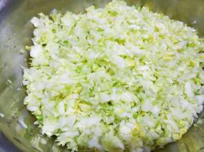 白菜洗净切碎