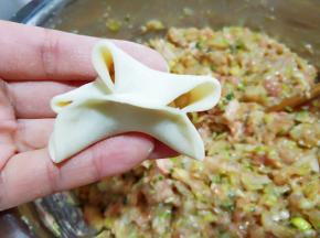 收口捏住就可以了。