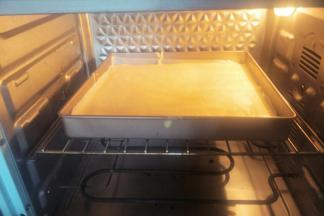 放入烤箱中层，约烤15分钟左右