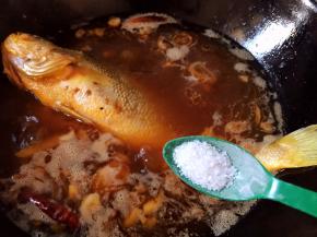 放盐，大火烧开后转中火，炖30分钟