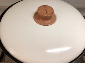 然后盖上锅盖，闷3分钟。