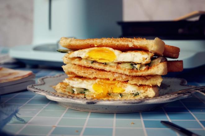 鸡蛋黄瓜三明治