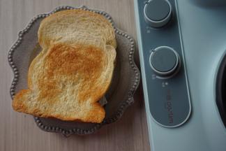 再盖上一块吐司片即可