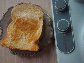 再盖上一块吐司片即可