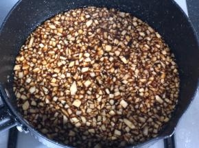 加入马蹄粒，继续煮开关火