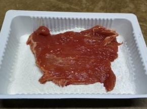 猪扒用自己爱的调味料腌制一晚