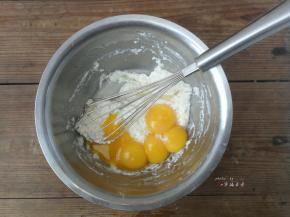 加入5个蛋黄