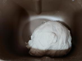 启动面包机揉面程序15分钟。