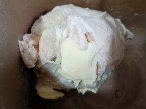 加入黄油继续揉15分钟。