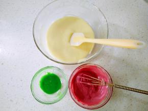 分别搅拌均匀。