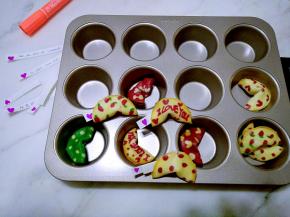 放在模具或者杯子里定型。