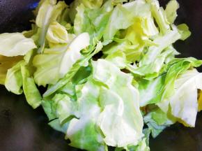 放入卷心菜