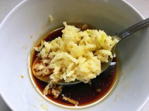 蒜泥，搅拌均匀