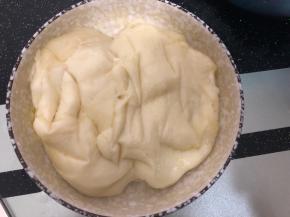 盖上保鲜膜，大火上锅蒸20分钟以上，然后放边上冷却。