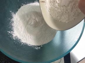 加入淀粉。