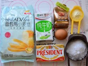 准备好面包用的所有材料