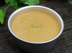 把拌均好的面糊倒入蒸盘，静放30分钟，发酵变大