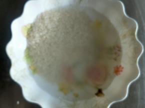 把大米淘洗干净