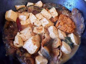 继续炖煮至汤汁浓稠即可