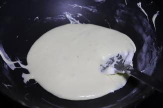 炒好的棉花糖状态，关火，全程小火。