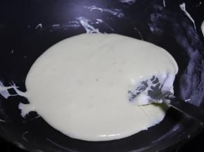 炒好的棉花糖状态，关火，全程小火。