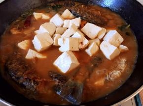 煮25分钟后放入豆腐块