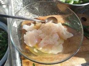 在加入一个蛋清，少许的现磨白胡椒粉。