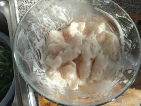 加入淀粉后轻轻抓匀。