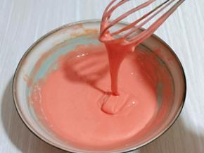 面糊提起打蛋器轻松顺滑的滴落下去，且无干粉。