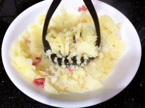 把土豆压成泥
