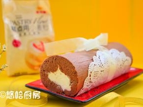 将蛋糕正面朝上，涂抹上淡奶油，借助擀面杖和油纸卷起蛋糕，放冰箱冷藏定型。