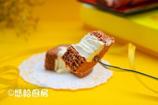 吃的时候取出切掉2边不整齐的地方，切块即可，口感似冰激凌。