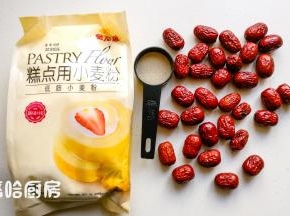 要准备的材料，低筋面粉一样可以蒸面食，红枣要小一点的。