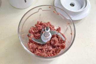 按II键启动绞肉机绞碎。