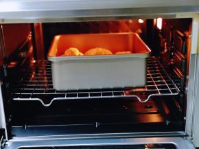 将模具入烤箱中层。